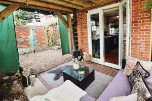 HIGH STREET- click for photo gallery